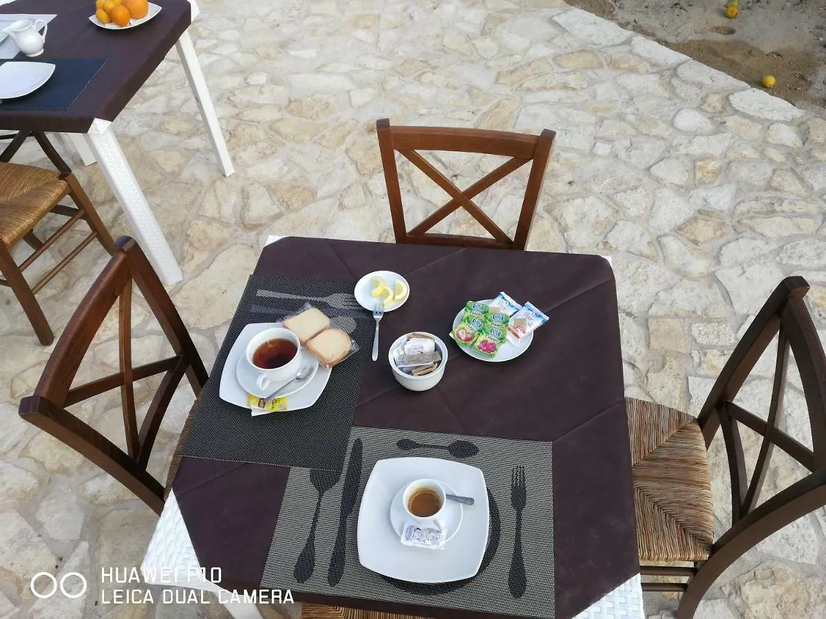 ** Couette-café B&B Fiori Di Pesco Fertilia Italie