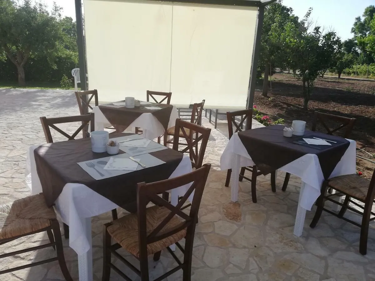 ** לינה וארוחת בוקר פרטיליה B&B Fiori Di Pesco איטליה